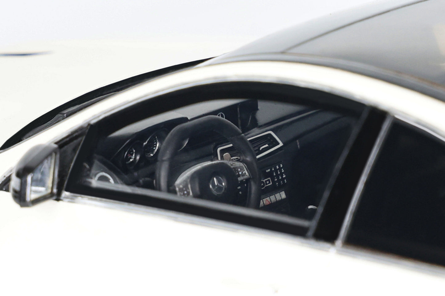 GT Spirit 2013 Mercedes Benz C63 AMG Coupe W204 Edition 507 Diamond White 1:18