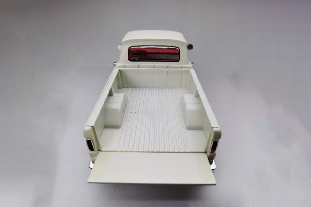 Sun-Star 1965 Ford F-100 Custom Cab Pickup Truck White 1:18