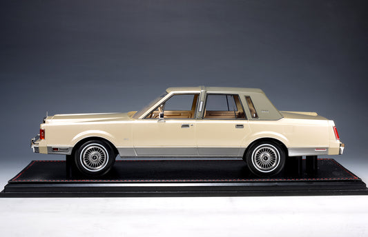 GLM Models 1989 Lincoln Town Car Signature Series Sandstone Clearcoat Metallic 1:18