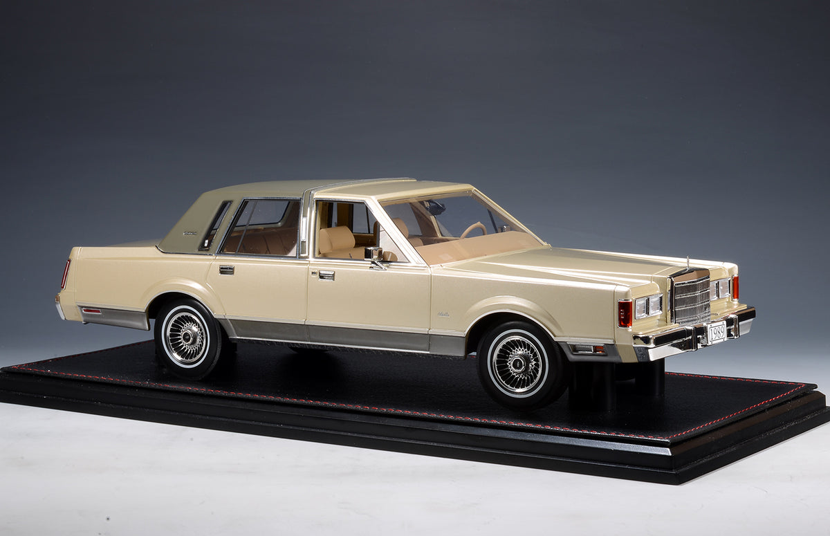 GLM Models 1989 Lincoln Town Car Signature Series Sandstone Clearcoat Metallic 1:18