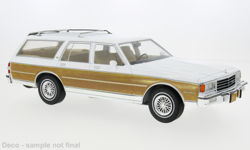 MCG 1985 Chevrolet Caprice Station Wagon White w/ Wood Grain 1:18
