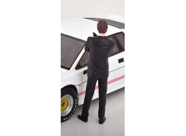 KK Scale - Figures - James Bond 007 Figure in Tuxedo with Gun 1:18
