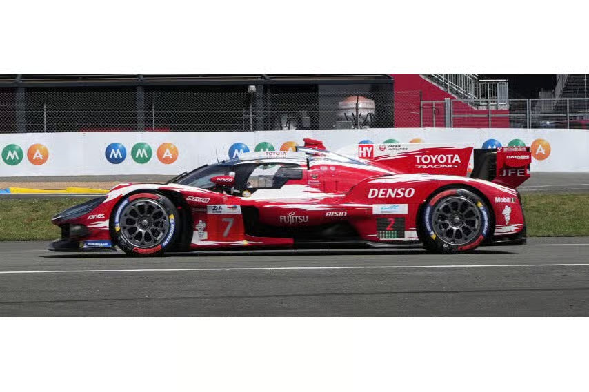 Spark Model Toyota TR010 Hybrid LMDh Team Toyota Gazoo Racing #7 WINNTER 24hrs Le Mans 2026 Red 1:18 WITH DISPLAY