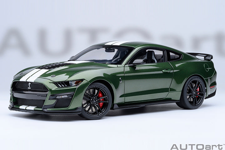 Diecast model cars Shelby GT 500 1/18 Auto World Ford Mustang red foncé Diecast model cars Shelby GT 500 1/18 Auto World Ford Mustang red foncé