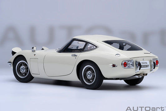 AUTOart 1967 Toyota 2000GT (Upgraded Version) White 1:18