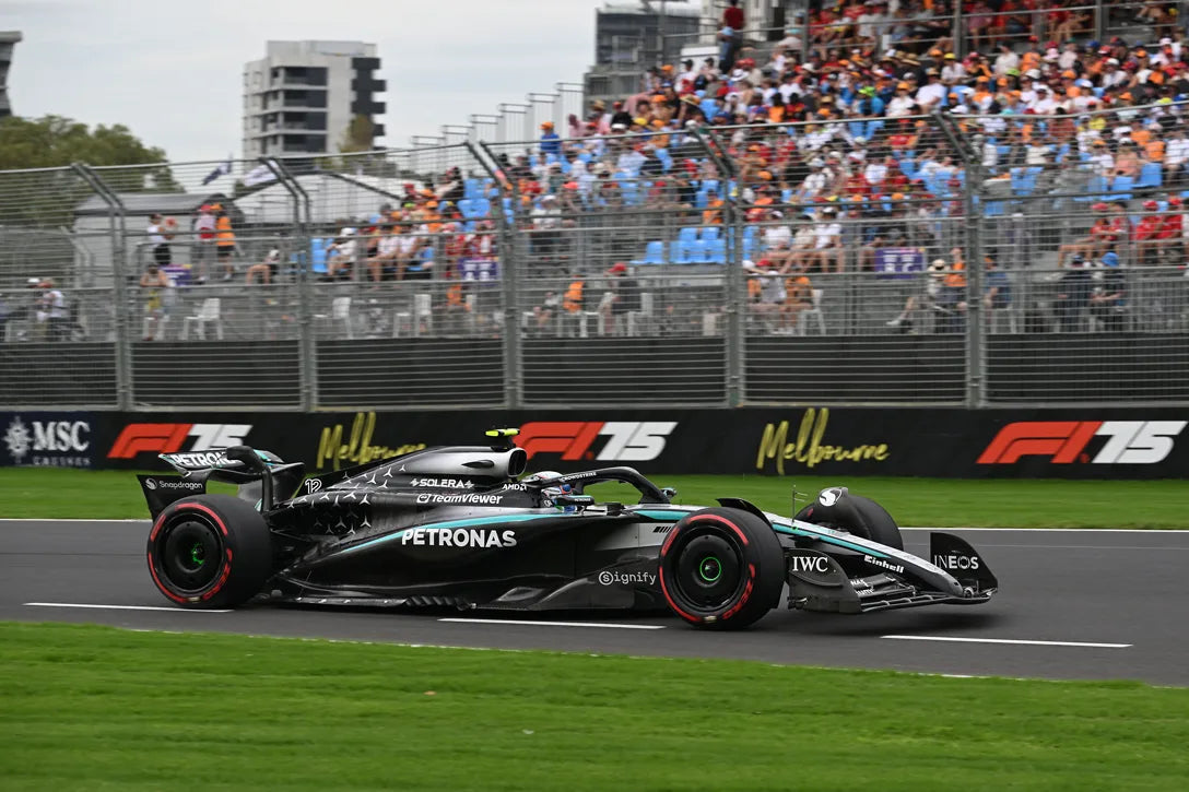 Spark-Model Mercedes W17 Team Mercedes-AMG Petronas #63 Winner Australian GP 2026 (Russell) 1:18 WITH DISPLAY