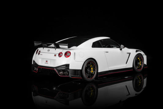 Motorhelix 2022 Nissan Skyline GT-R R35 Nismo Special Edition Brilliant White Pearl 1:18