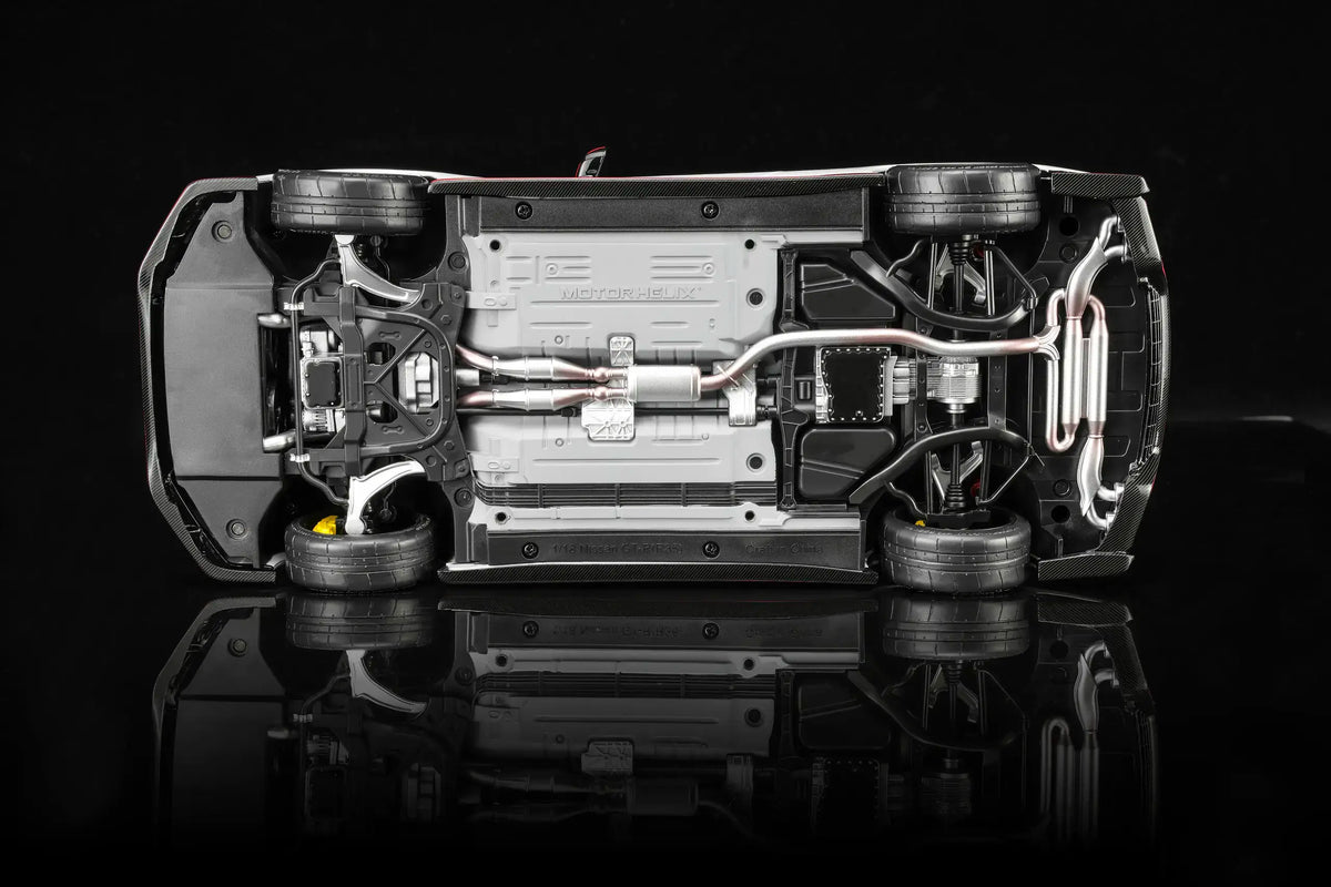 Motorhelix 2022 Nissan Skyline GT-R R35 Nismo Special Edition Brilliant White Pearl 1:18