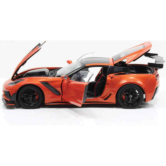 Ixo 2019 Chevy Corvette ZR1 Sebring Orange Tintcoat 1:18