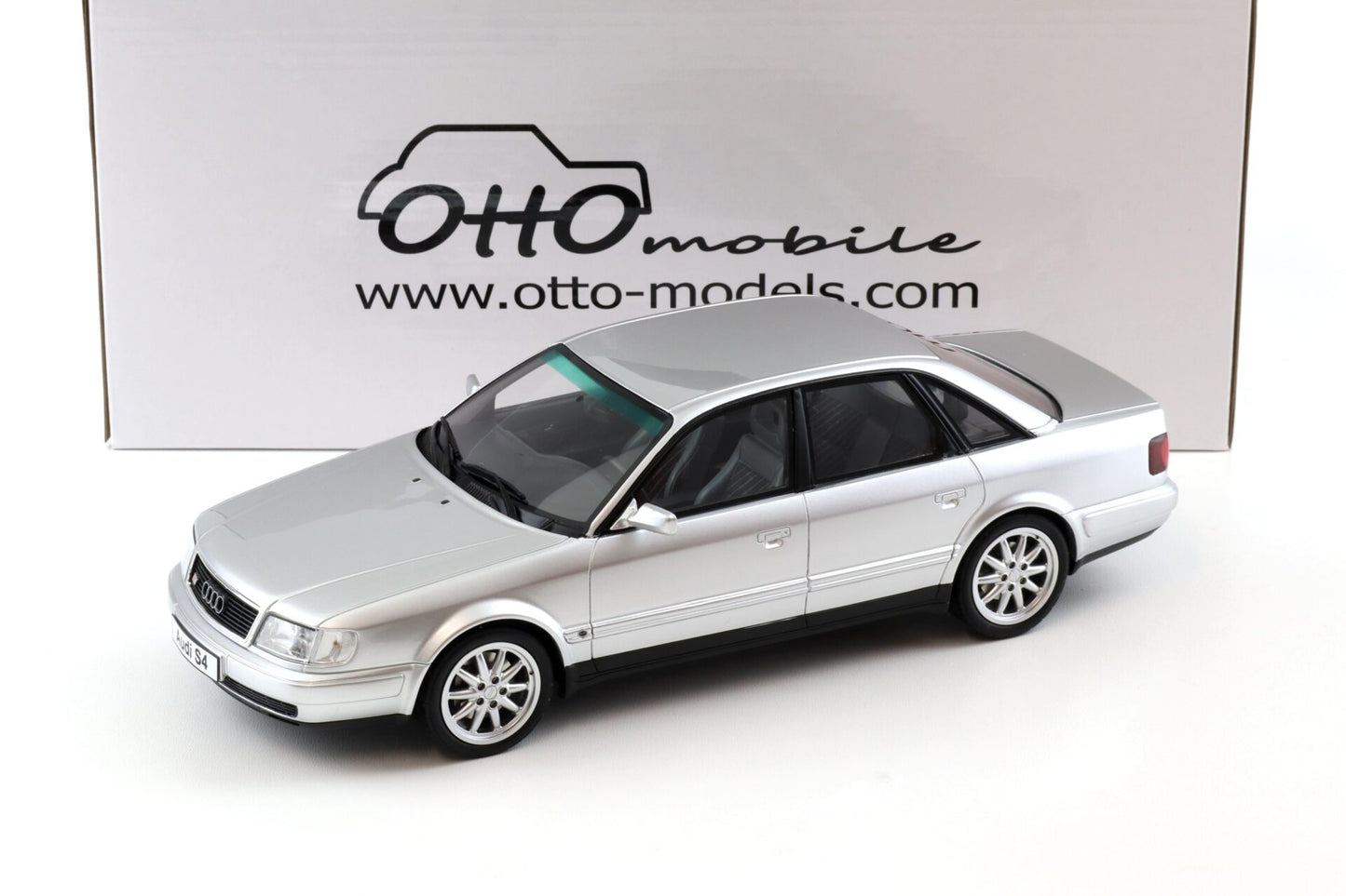 Otto 1993 Audi 100 S4 (C4) 4.2L V8 Sedan C6 Crystal Silver 1:18