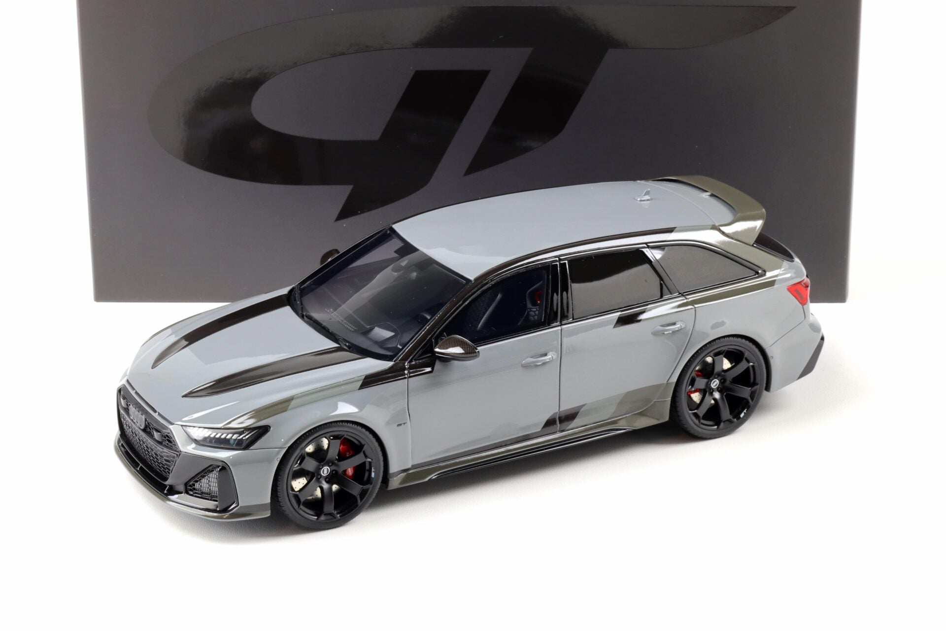 GTスピリット 1/18 アウディ RS6 アバント GT C8 2024 GT Spirit 2024 Audi RS6 Avant GT C8 Grey 1:18 – STM Diecast