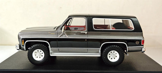 Cult-Scale 1973 - 1978 Chevrolet Blazer K5 Blazer Grey and Black 1:18
