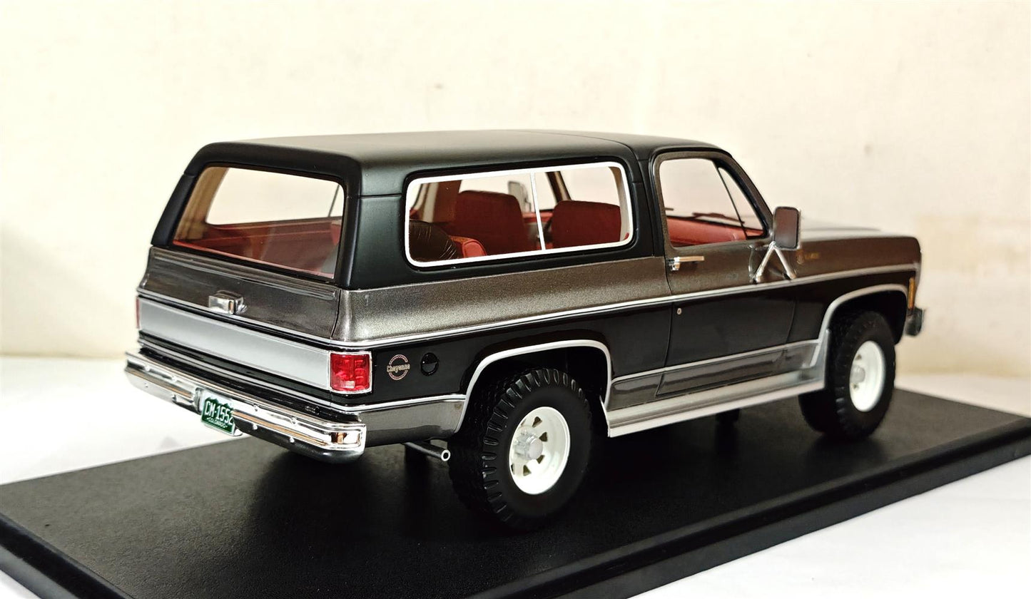 Cult-Scale 1973 - 1978 Chevrolet Blazer K5 Blazer Grey and Black 1:18