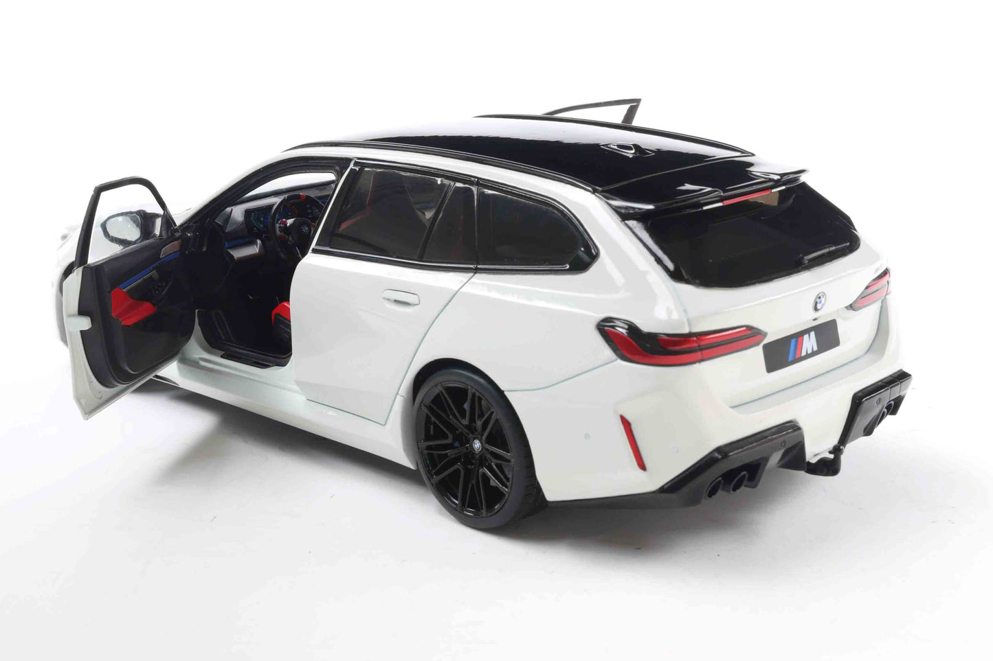 Solido 2024 BMW M5 (G99) M5 Touring M Wagon Alpine White 1:18