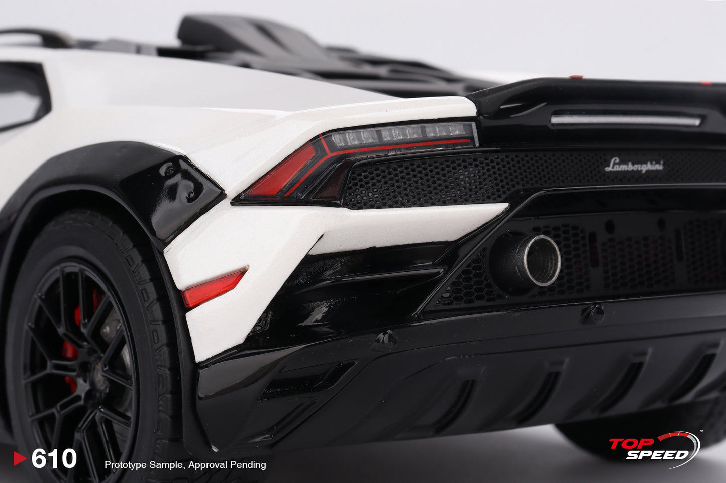 Topspeed Lamborghini Huracan Sterrato Blanco Asopo White 1:18