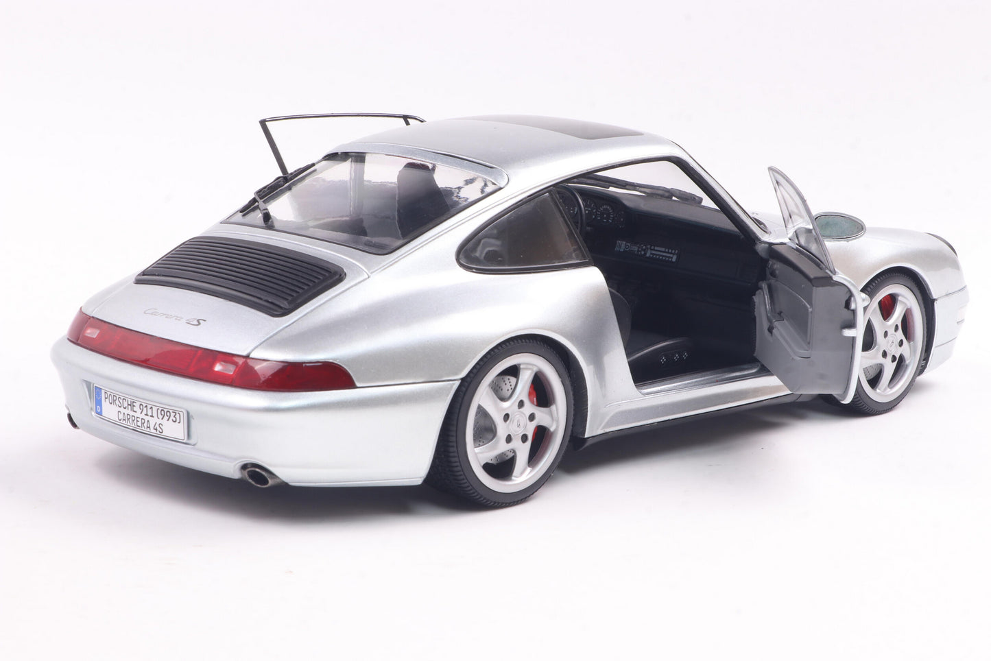 Solido 1996 Porsche 911 (993) Carrera 4S Coupe Polar Silver 1:18