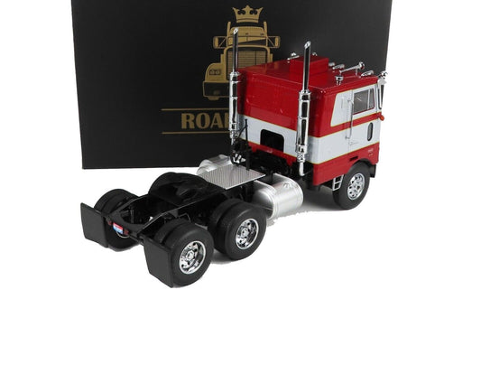 Road Kings 1977 Peterbilt 352 Pacemaker Semi Red and Silver 1:18