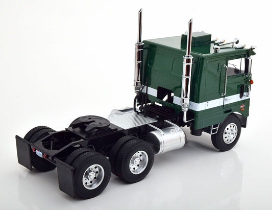 Road Kings 1977 Peterbilt 352 Pacemaker Semi Green and White 1:18