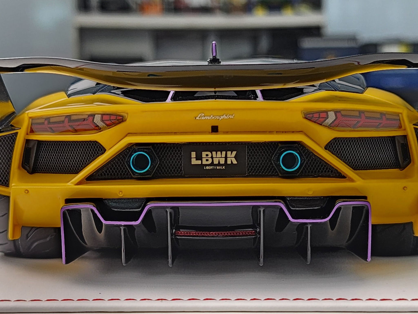 Ivy Merit Lamborghini Aventador GT Evo LB Silhouette Works Yellow 1:18 WITH DISPLAY