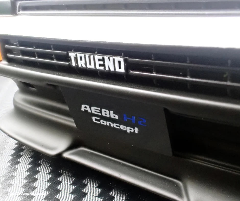 Ignition-Model Toyota Sprinter Trueno 3dr (AE86) H2 White & Black 1:18