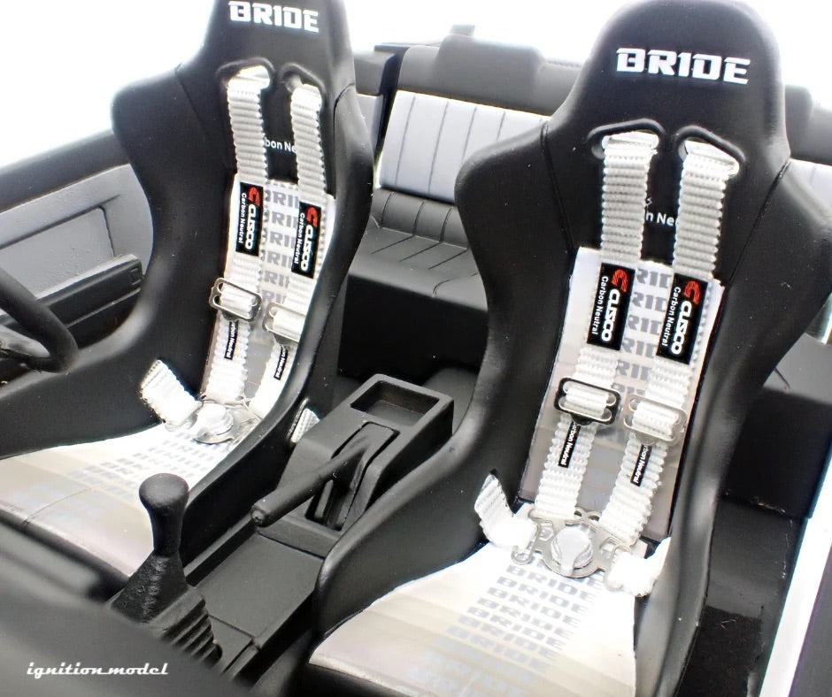 Ignition-Model Toyota Sprinter Trueno 3dr (AE86) H2 White & Black 1:18