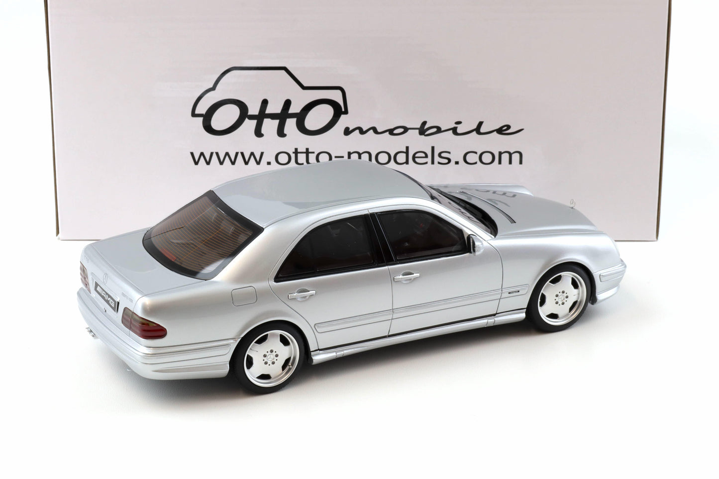 Otto 2001 Mercedes-Benz E55 AMG W210 Brilliant Silver 744 1:18