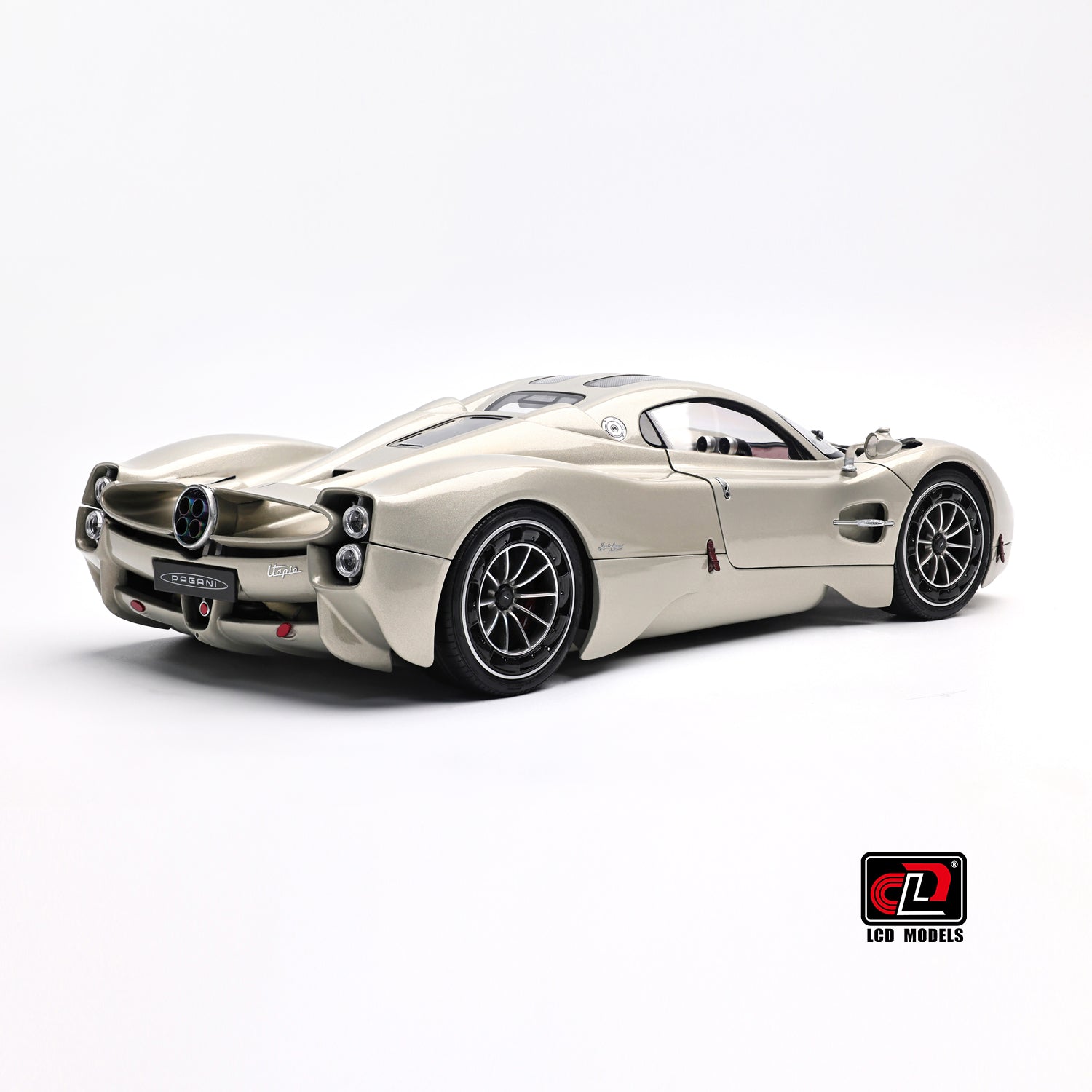 LCD Pagani Utopia Champagne Gold 1:18 – STM Diecast