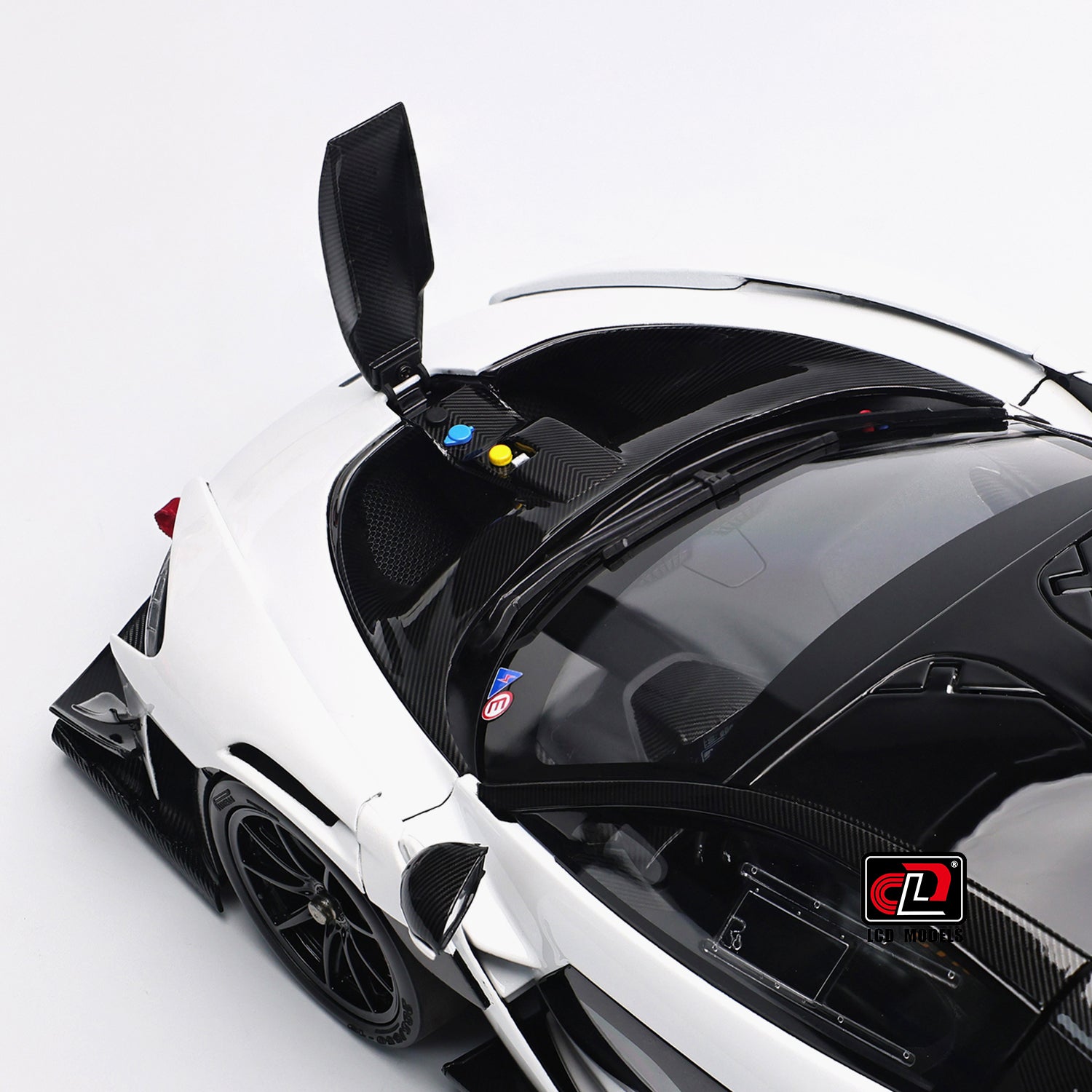 LCD Mclaren Senna GTR White 1:18 – STM Diecast