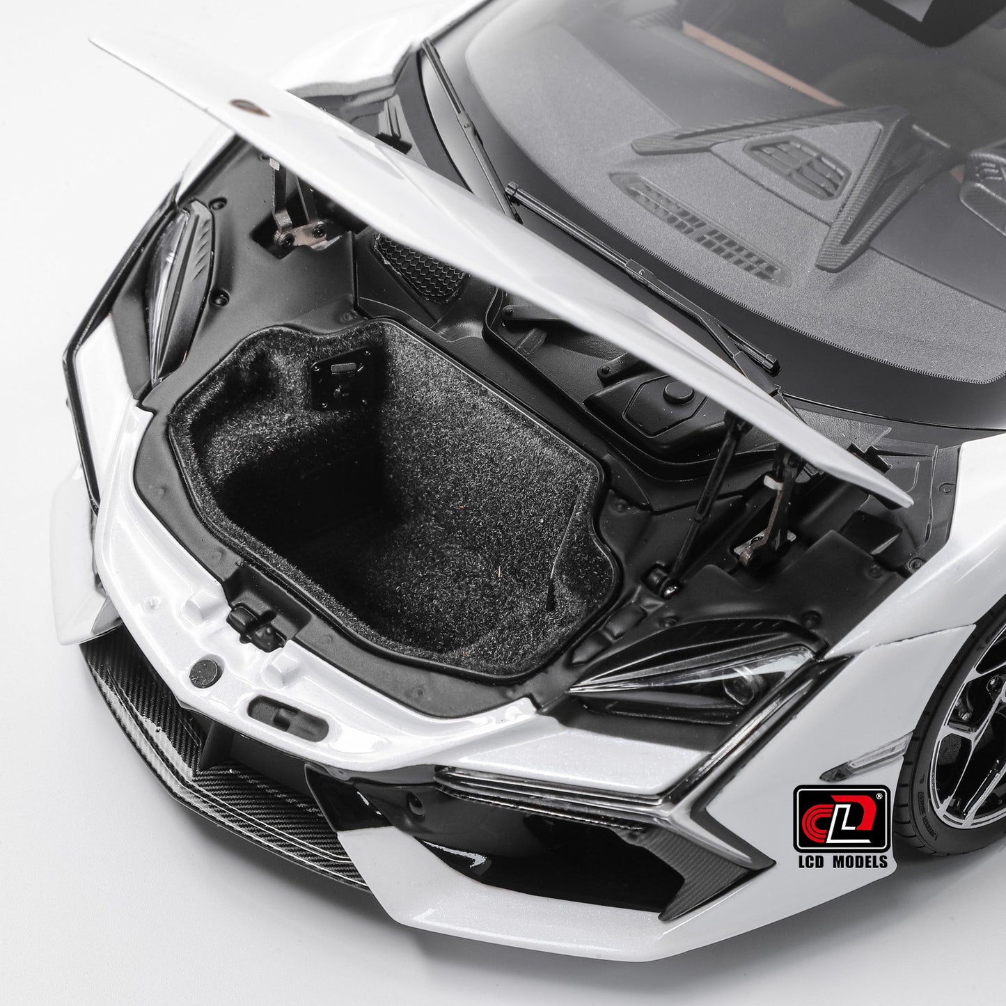 LCD 2024 Lamborghini Revuelto White 1:18