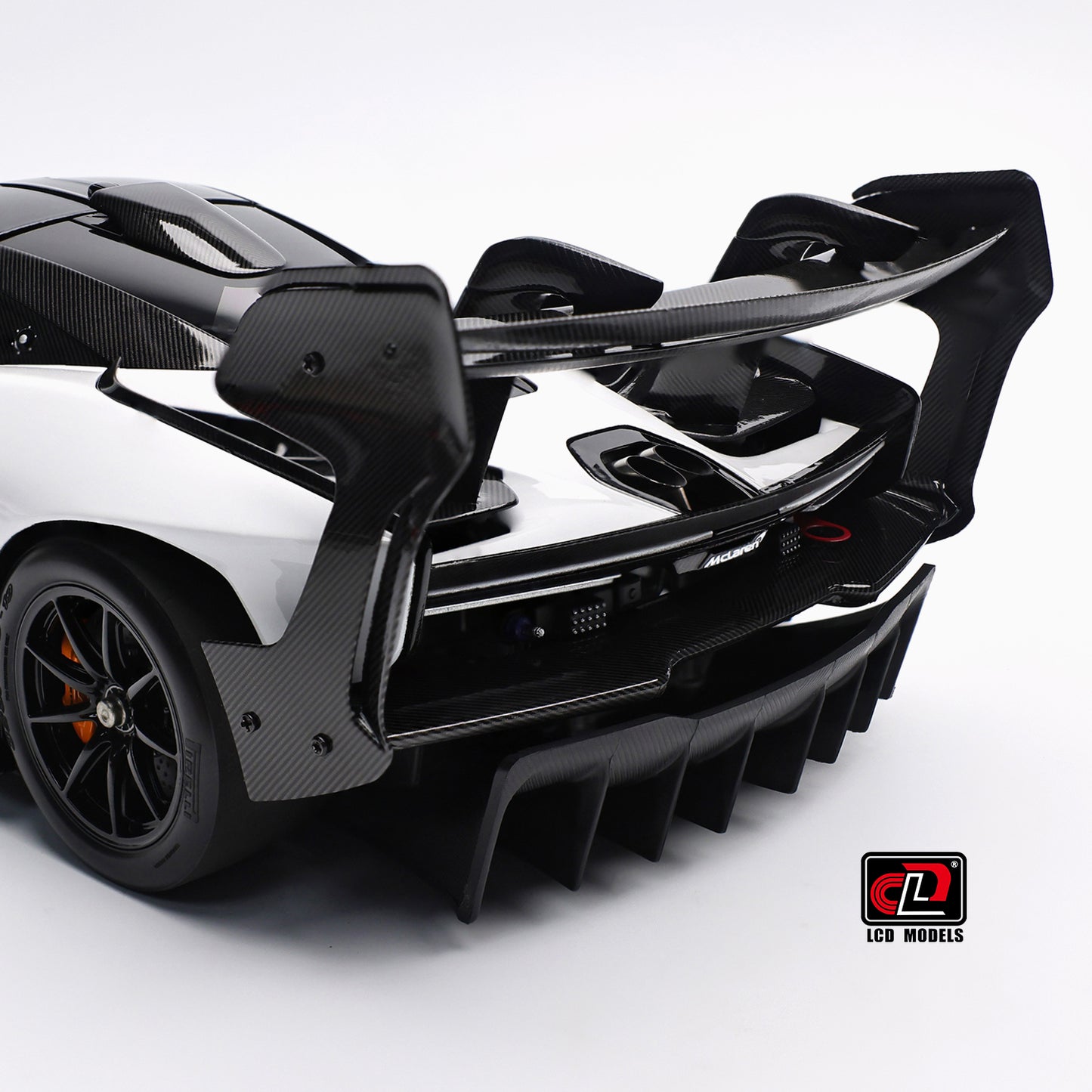 LCD Mclaren Senna GTR White 1:18