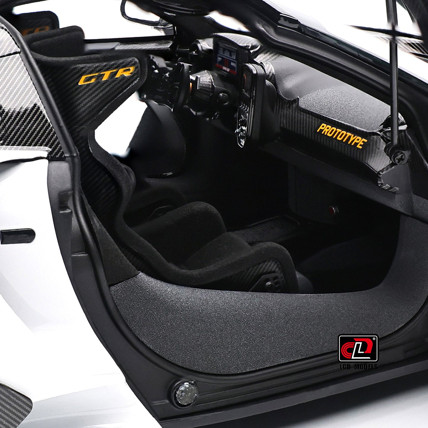 LCD Mclaren Senna GTR White 1:18