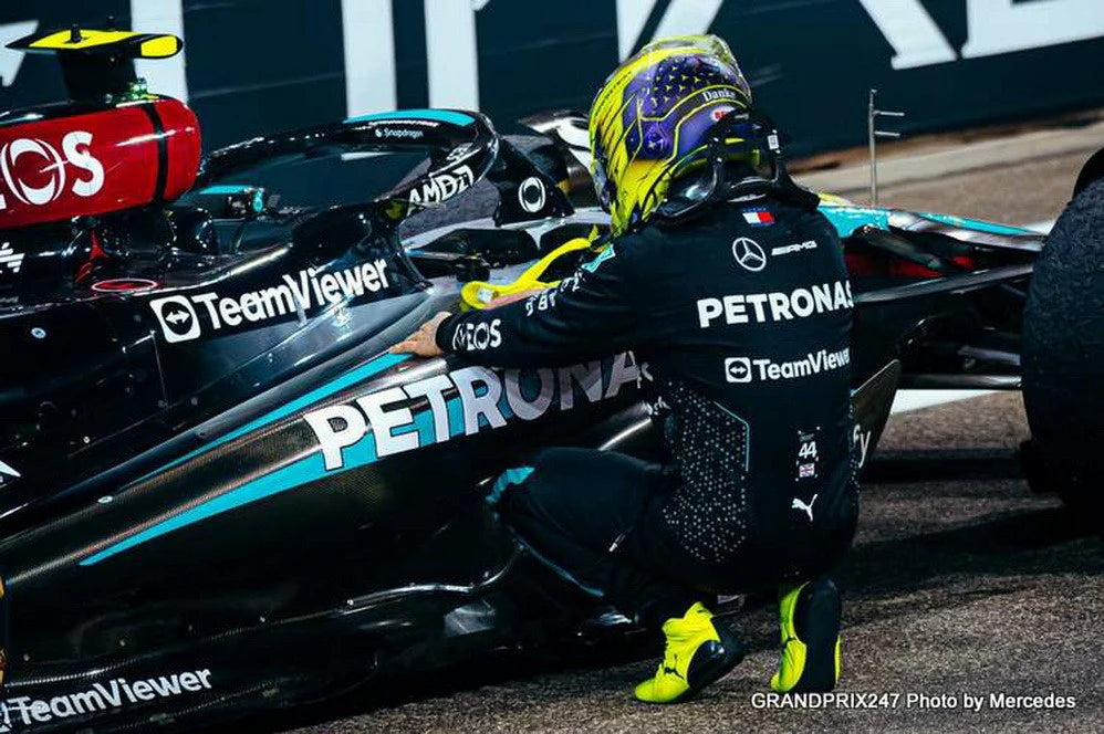 Minichamps Mercedes W15 F1 Team AMG Petronas #44 Hamilton Last Race Abu Dhabi 1:18 (Copy)