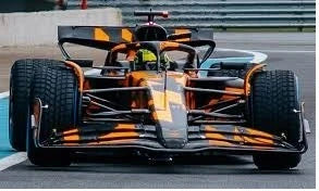 Minichamps Mclaren F1 Team MCL39 Orange #4 L. Norris Shakedown 2025 1:18