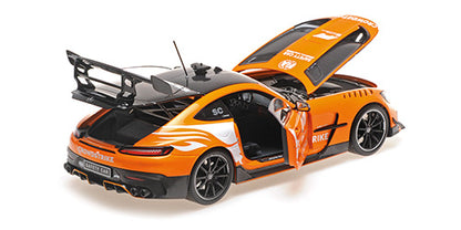 Minichamps Mercedes Benz AMG GT V8 Black Series Safety Car F1 Silverstone 2025 Orange 1:18