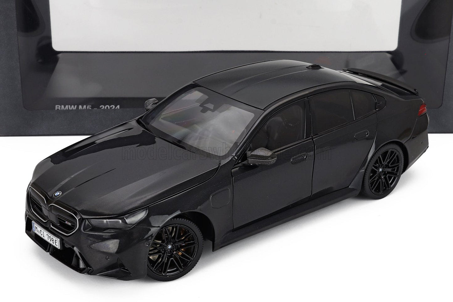 Minichamps 2024 BMW M5 (G90) Sophisto Grey Metallic 1:18 DEALER EDITION