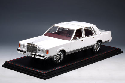 GLM Models 1989 Lincoln Town Car Signature Series Arctic White 1:18