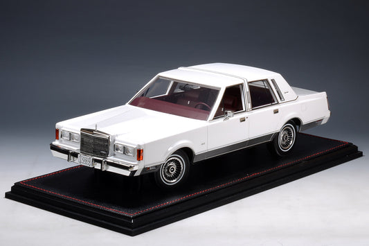 GLM Models 1989 Lincoln Town Car Signature Series Arctic White 1:18
