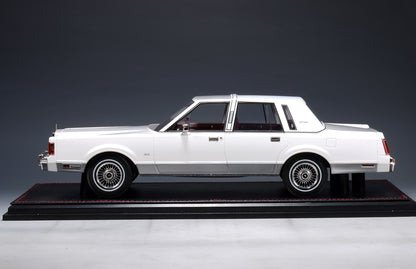 GLM Models 1989 Lincoln Town Car Signature Series Arctic White 1:18