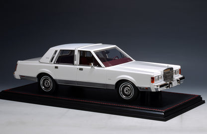 GLM Models 1989 Lincoln Town Car Signature Series Arctic White 1:18