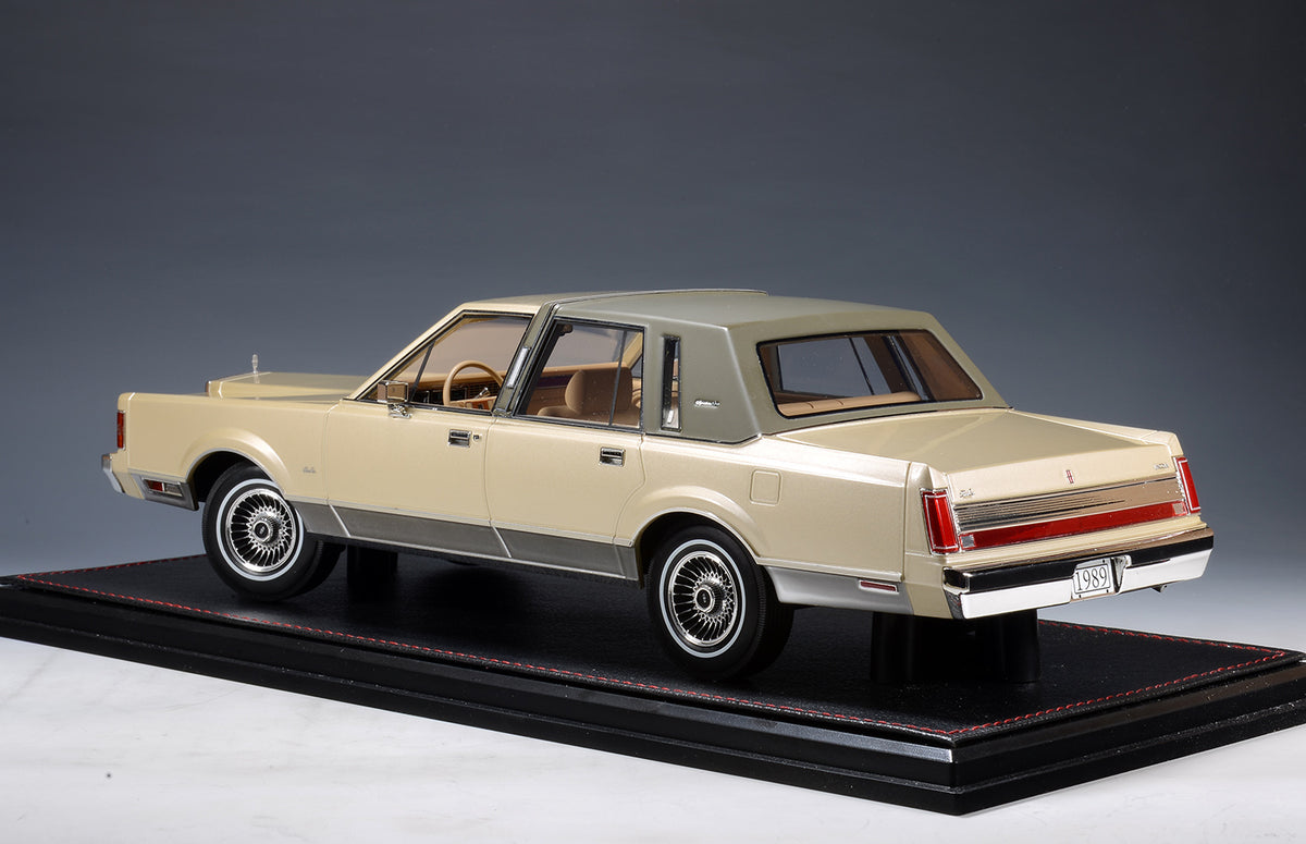 GLM Models 1989 Lincoln Town Car Signature Series Sandstone Clearcoat Metallic 1:18