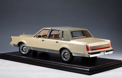 GLM Models 1989 Lincoln Town Car Signature Series Sandstone Clearcoat Metallic 1:18