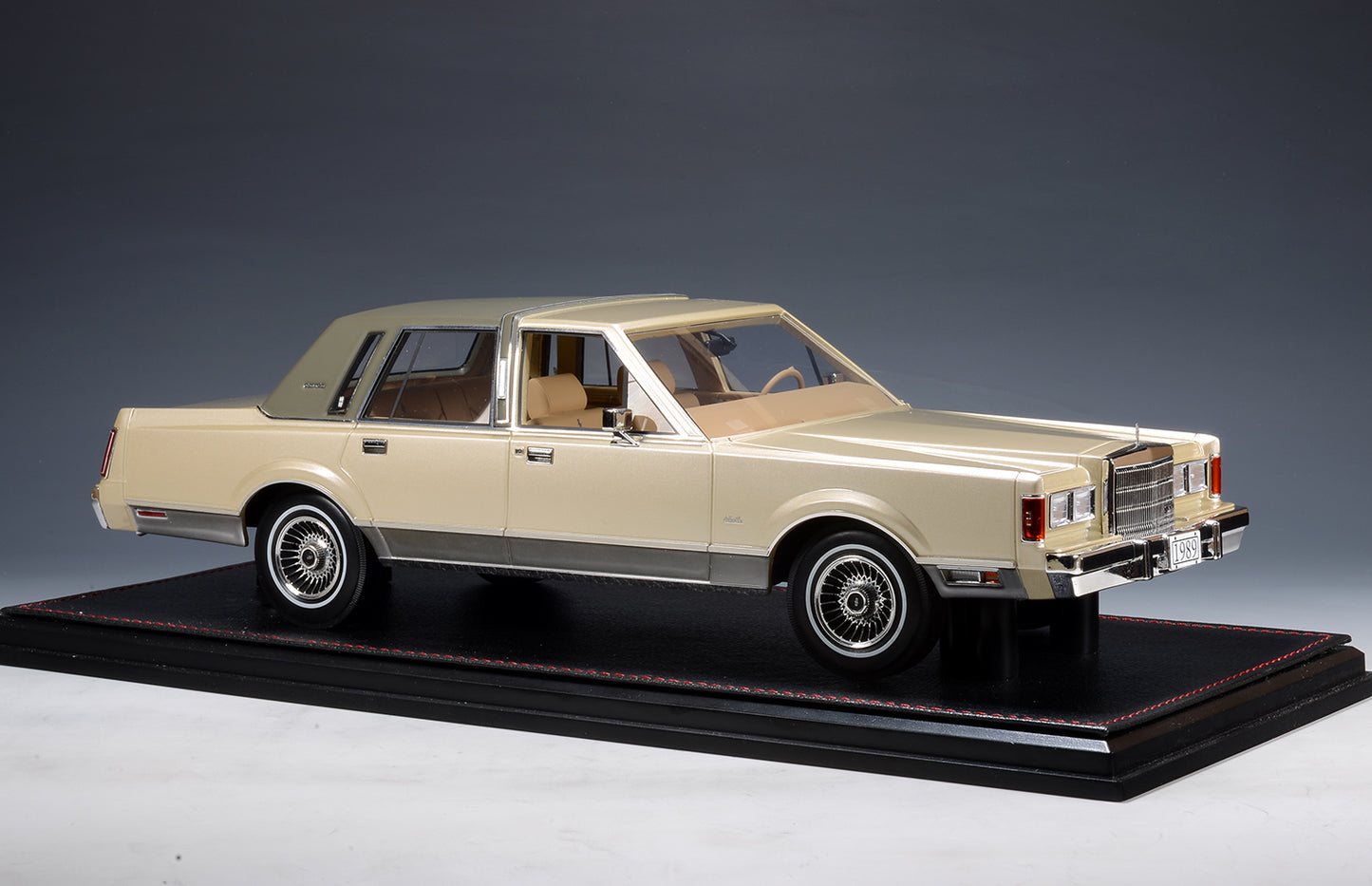 GLM Models 1989 Lincoln Town Car Signature Series Sandstone Clearcoat Metallic 1:18