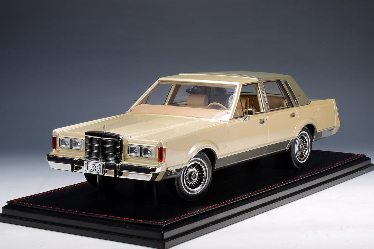 GLM Models 1989 Lincoln Town Car Signature Series Sandstone Clearcoat Metallic 1:18