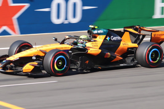 Spark-Model Mclaren Mastercard F1 Team MCL40 #1 Australian GP 2026 (Norris) 1:18 WITH DISPLAY