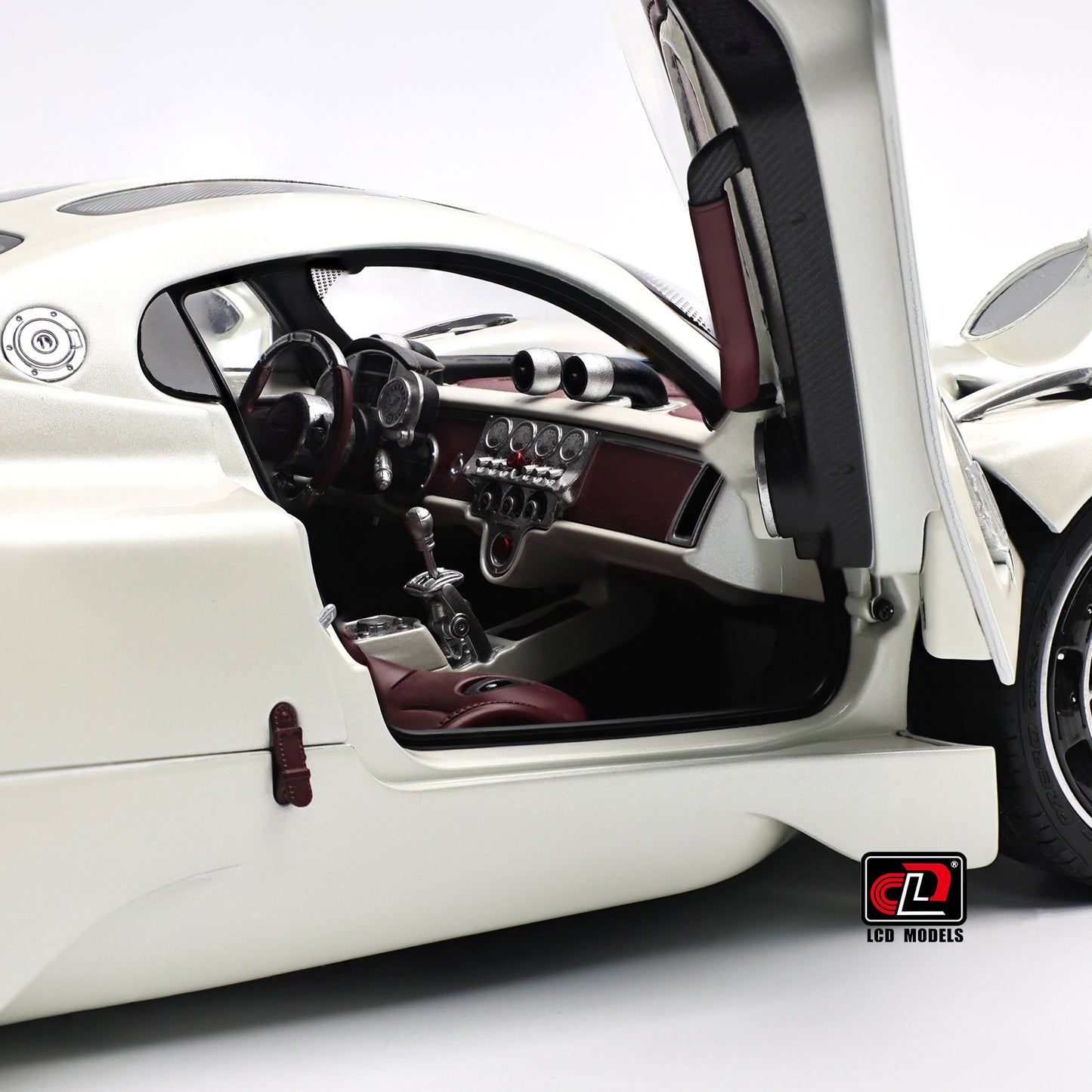 LCD Pagani Utopia Matte Pearl White 1:18