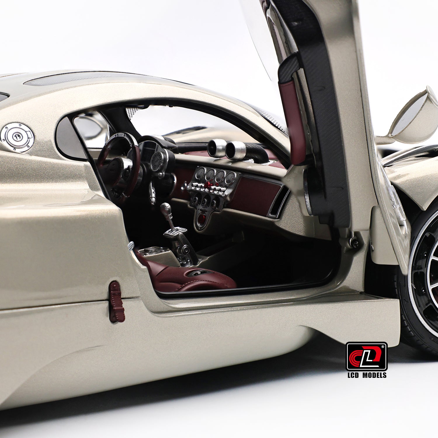 LCD Pagani Utopia Champagne Gold 1:18 – STM Diecast