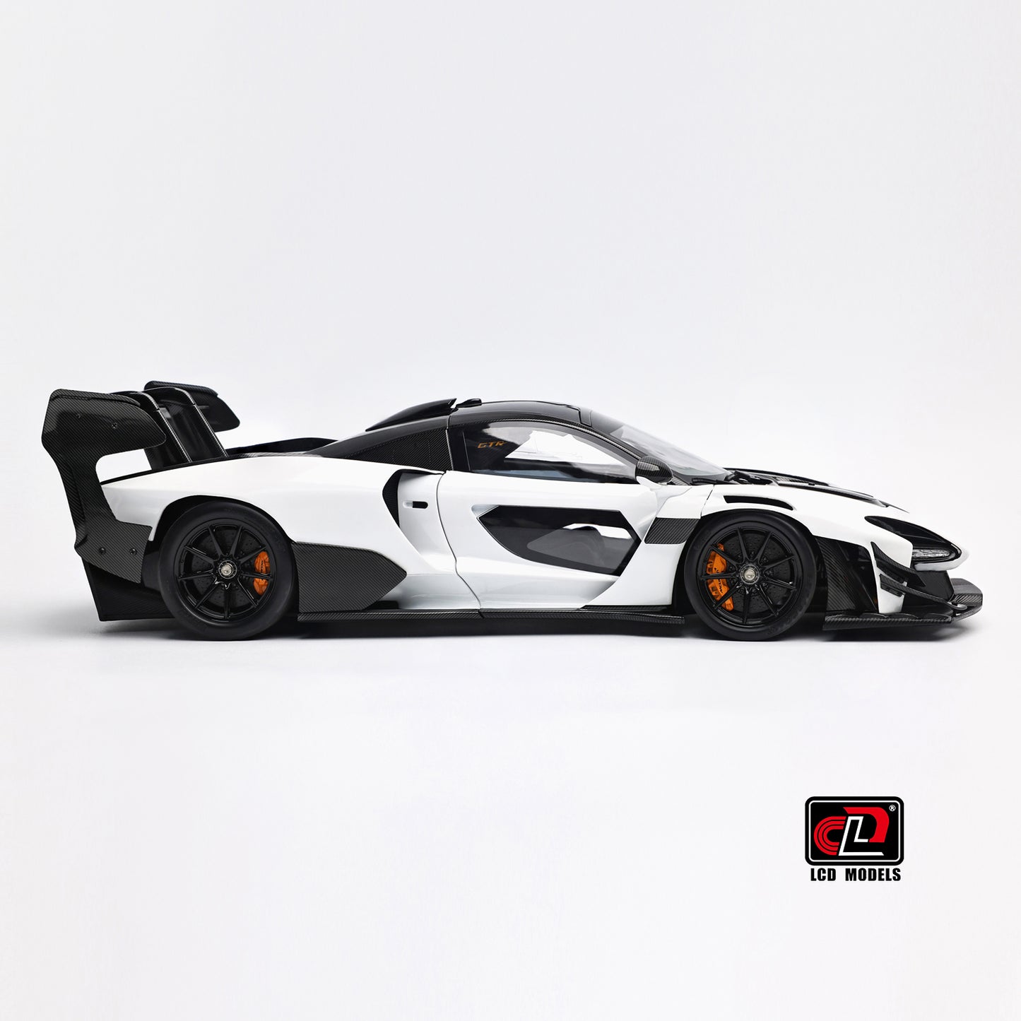 LCD Mclaren Senna GTR White 1:18