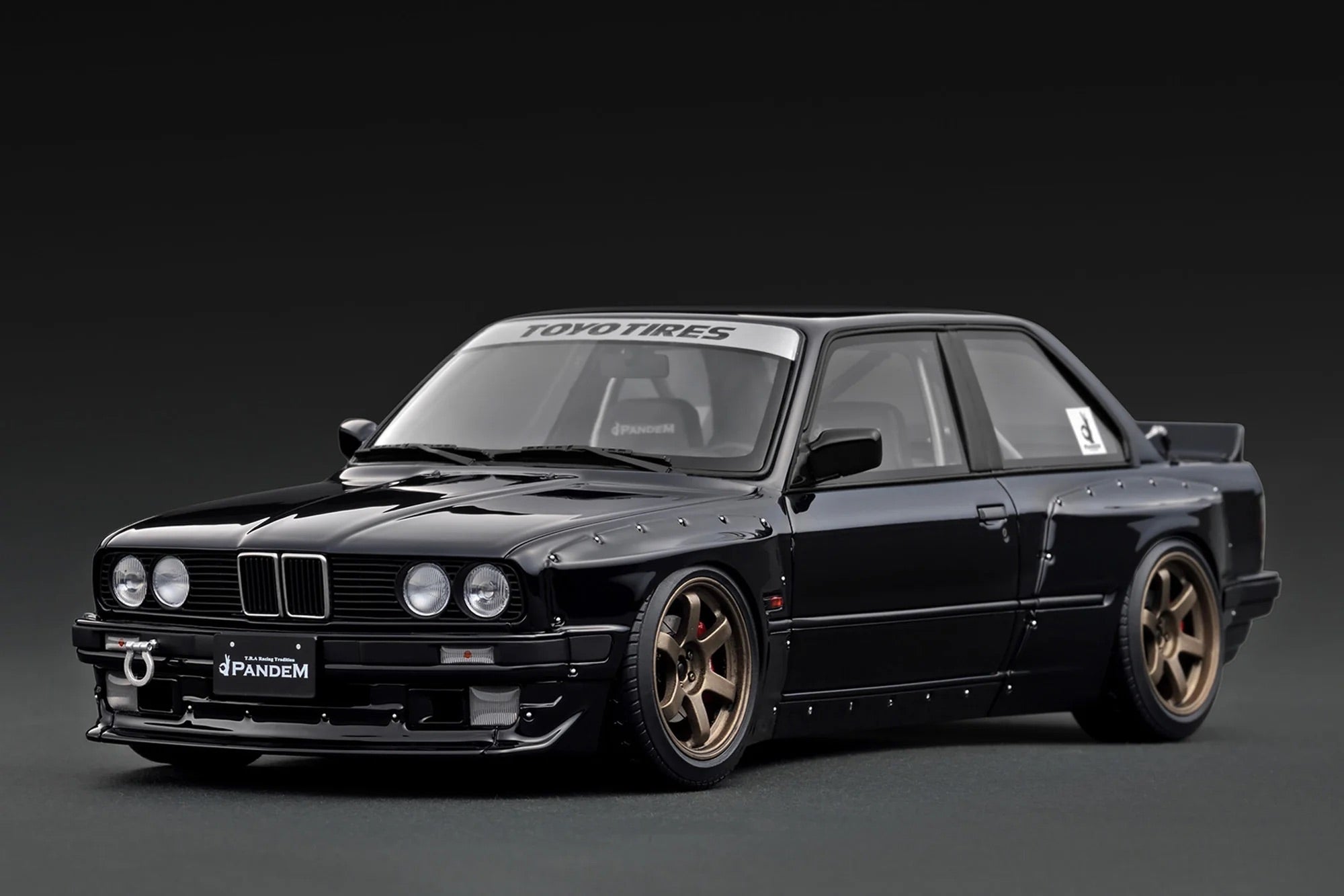 BMW 特注1/18 E30 BMW M3 BMW E30 M3 Brilliantrot Die-cast Car - 1:18 – IND Distribution