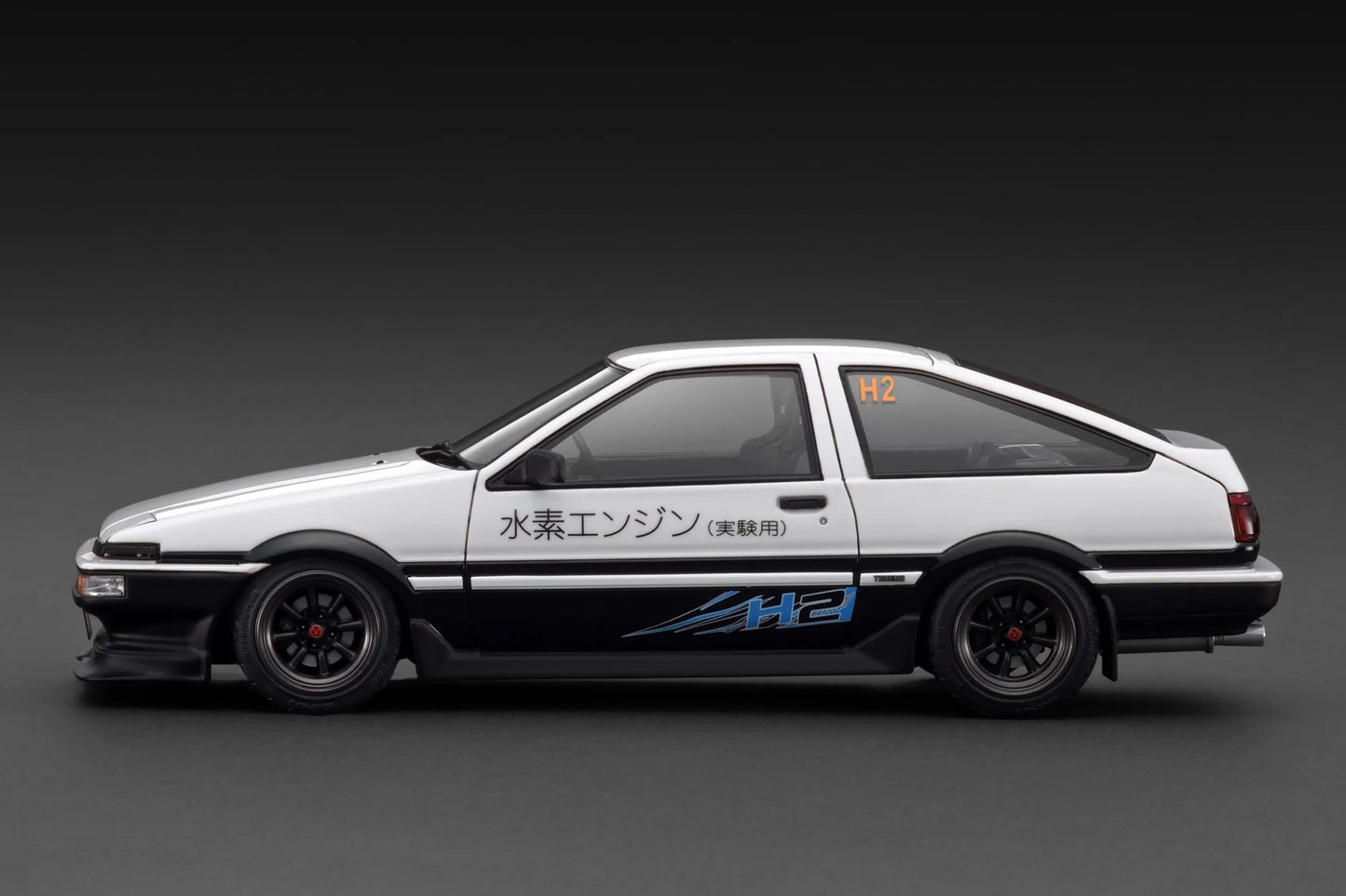 Ignition-Model Toyota Sprinter Trueno 3dr (AE86) H2 White & Black 1:18