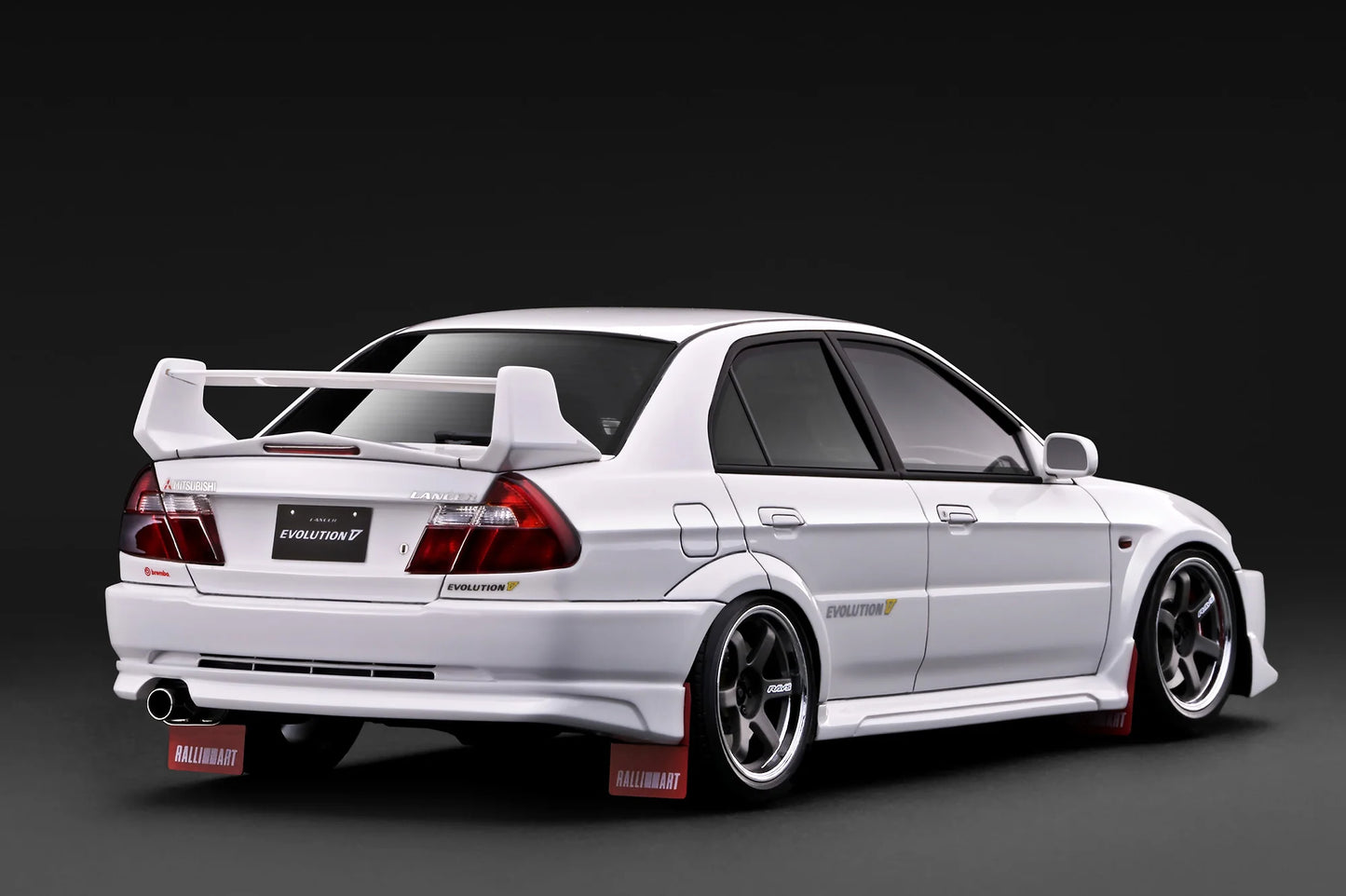 Ignition-Model Mitsubishi Lancer Evolution V (CP9A) White 1:18